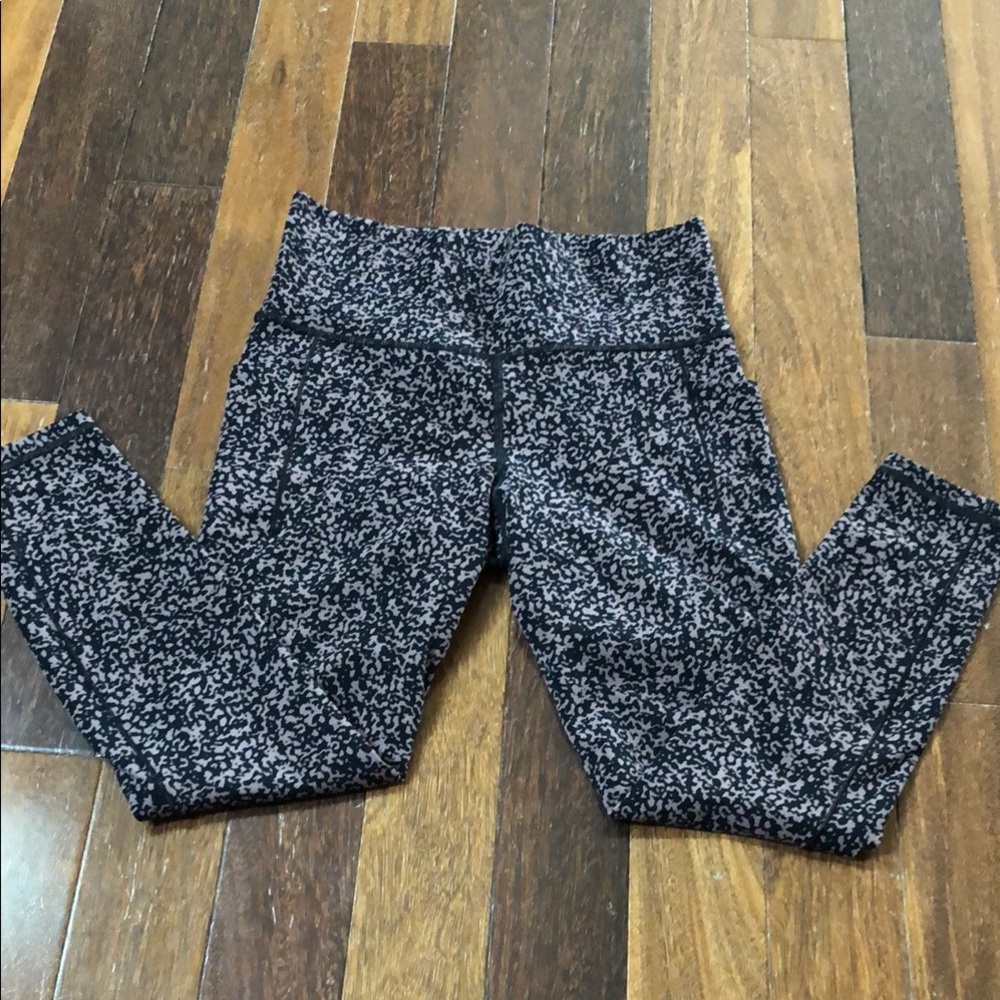 Athleta Black and Tan Patterned Leggings